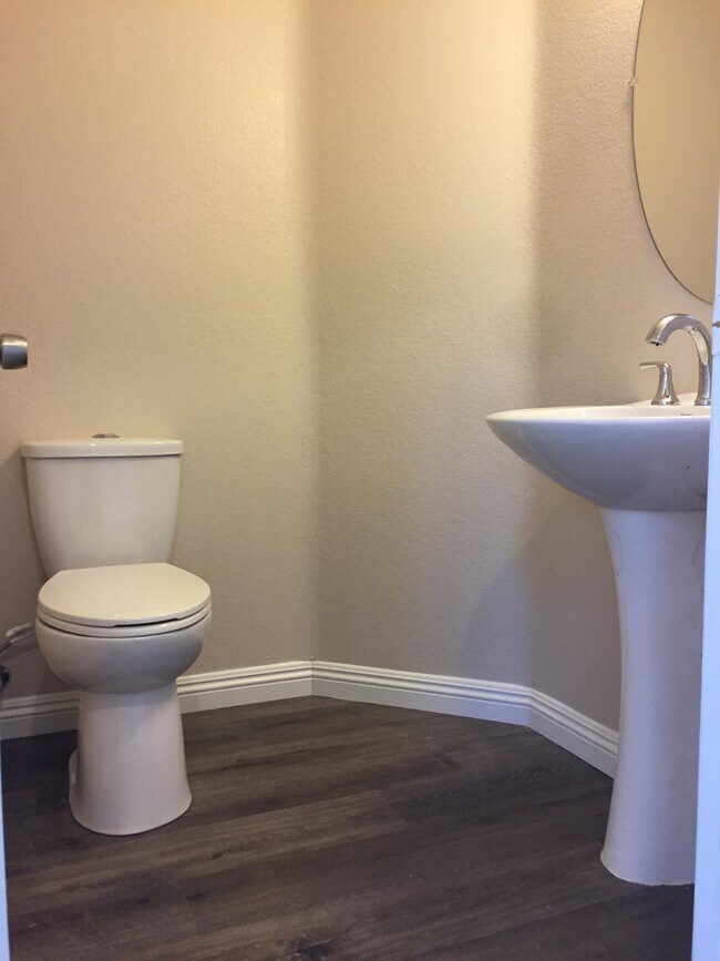 downstairs bathroom - 504 Robins Pl