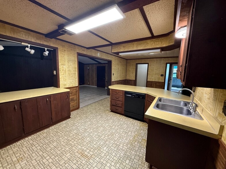 Building Photo - 114 Brockton Dr