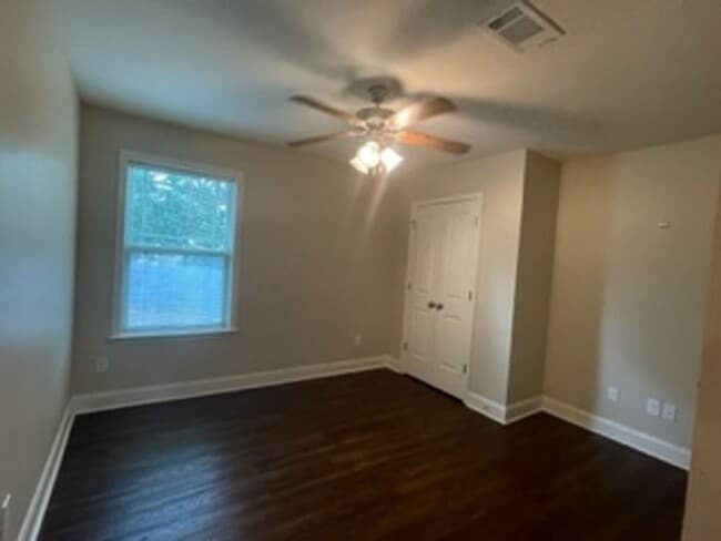 Building Photo - 821 Bristol Court