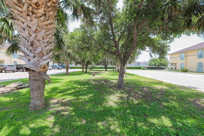 Building Photo - 1000 Ranchway Dr