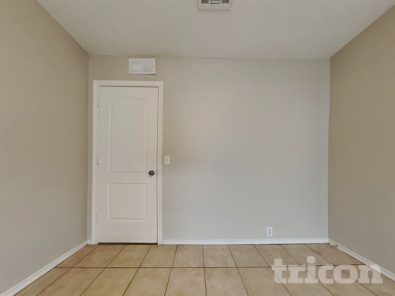 Building Photo - 4512 Merlot Dr