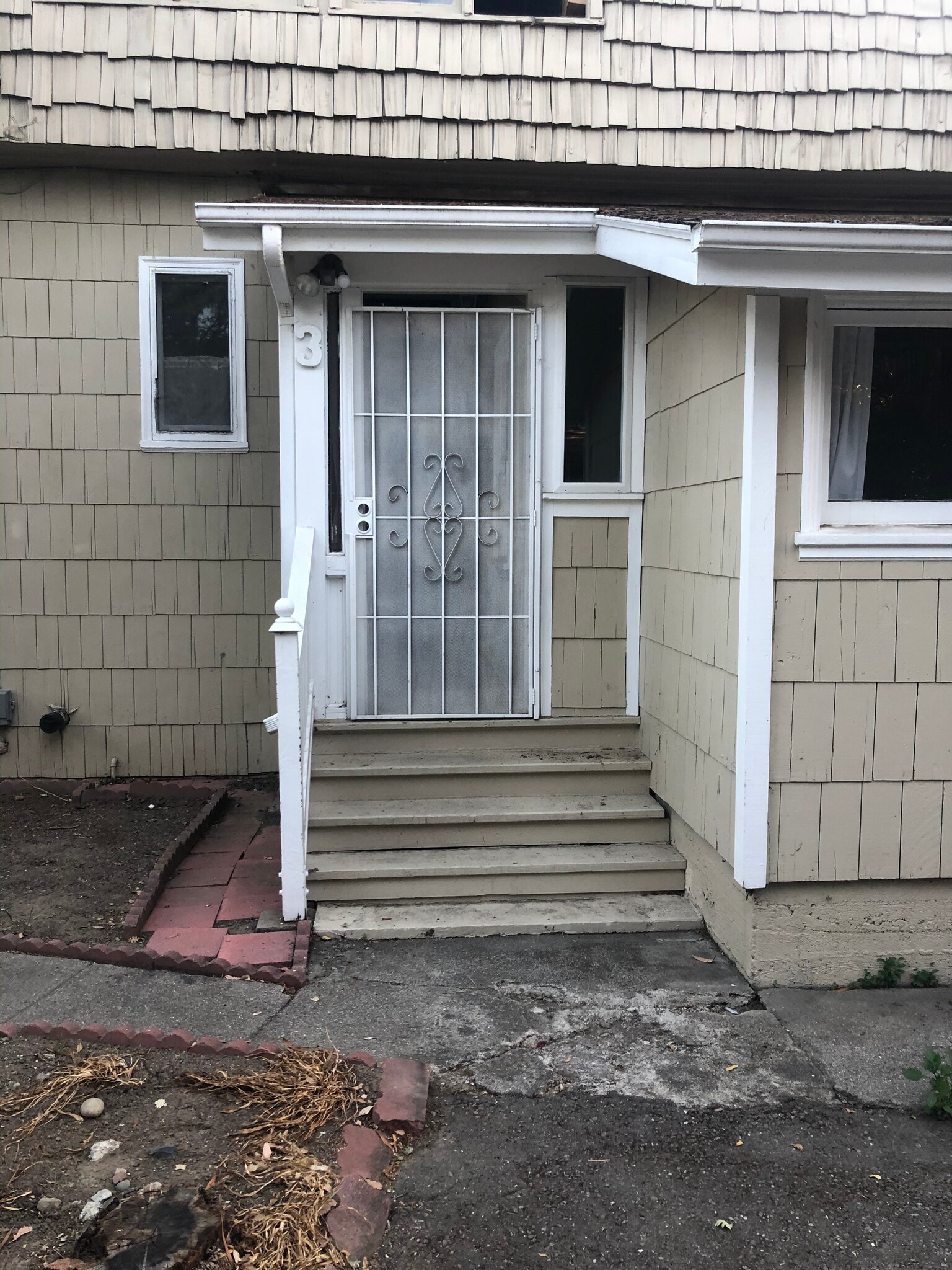 Building Photo - 627 Rose Ave