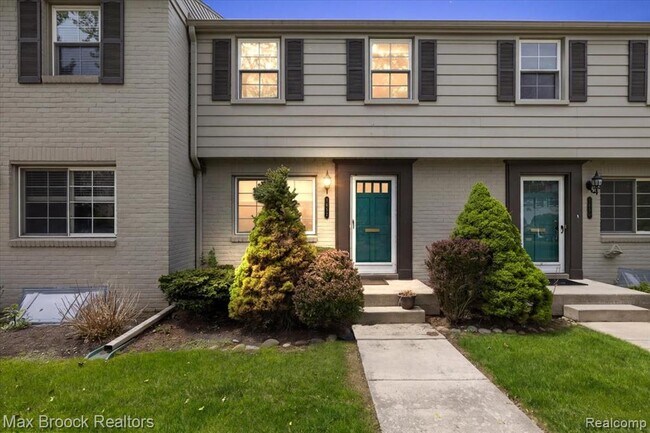 Building Photo - 1652 Graefield Rd