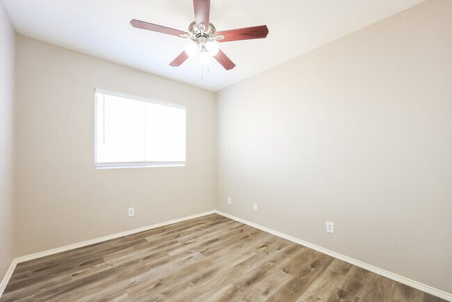 Building Photo - 200 Rustic Acres