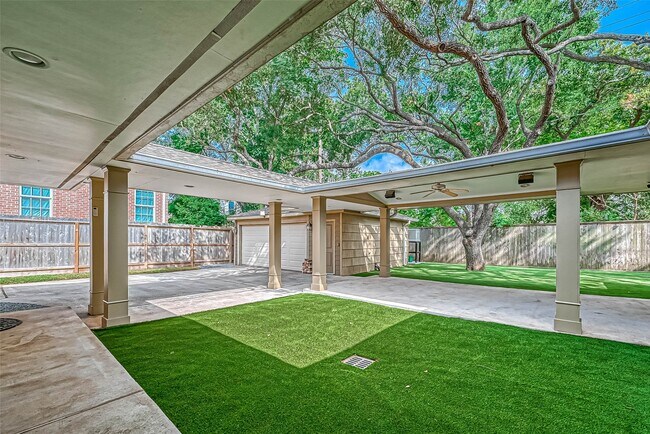 Building Photo - 3710 Linkview Dr