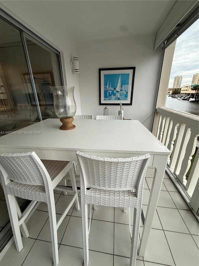 Building Photo - 440 Paradise Isle Blvd