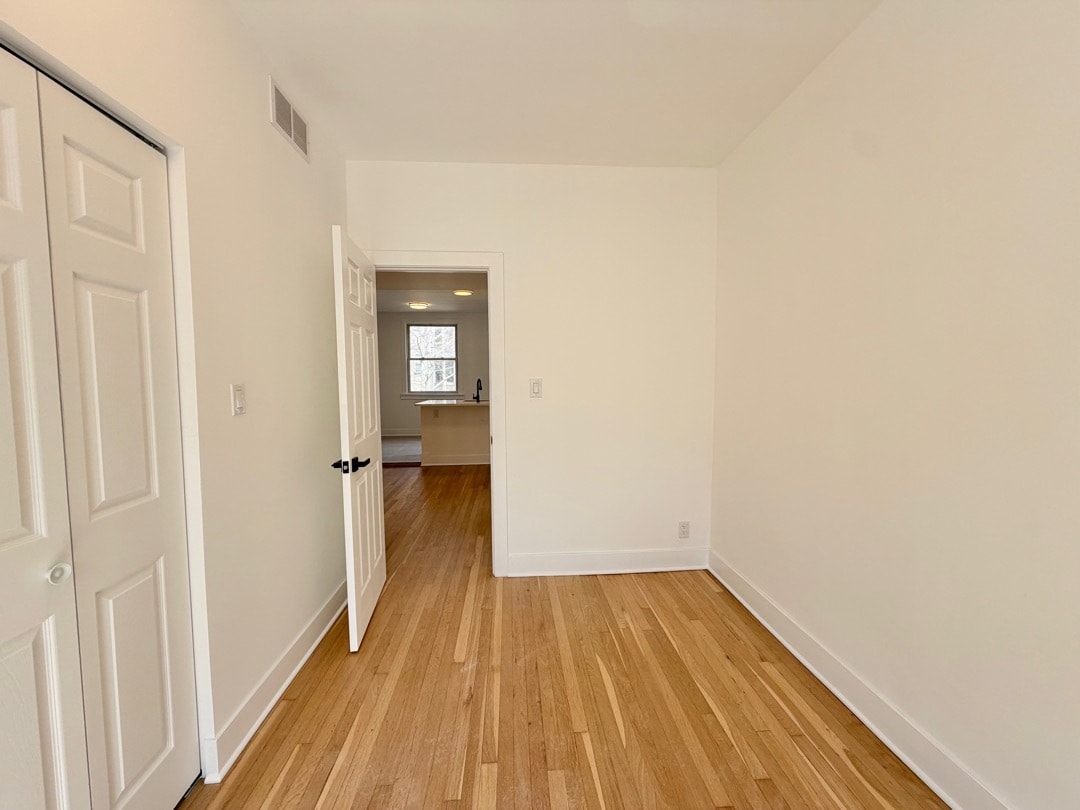 Building Photo - 1522 W Ardmore Ave