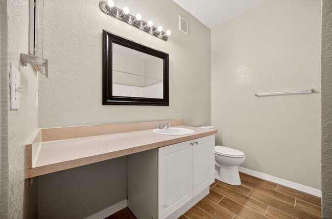 Building Photo - Crescent Place - 16-104