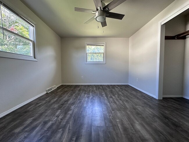 Building Photo - 2746 Nicolet Dr