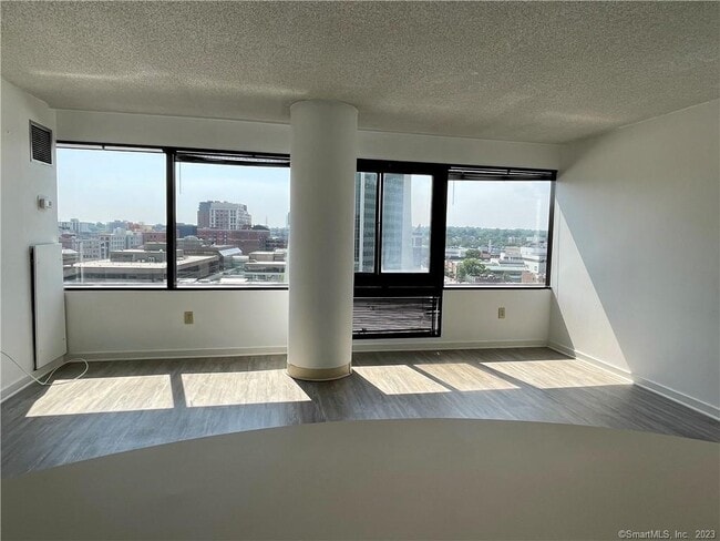 Building Photo - 127 Greyrock Pl