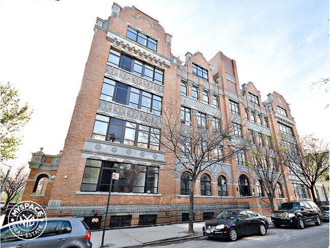 Building Photo - 21 Monitor St