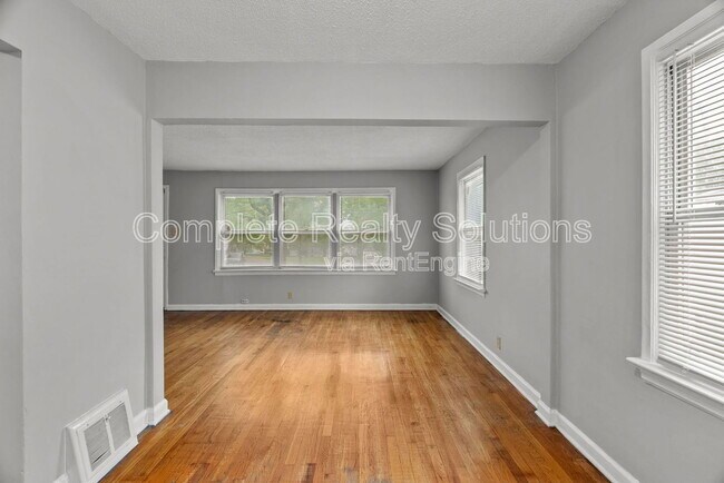 Building Photo - 7563 Haywood Dr
