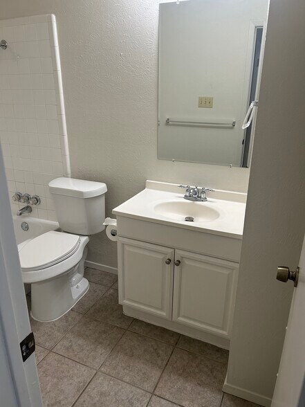 Building Photo - 420 Fox Dr