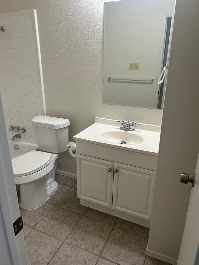 Building Photo - 420 Fox Dr