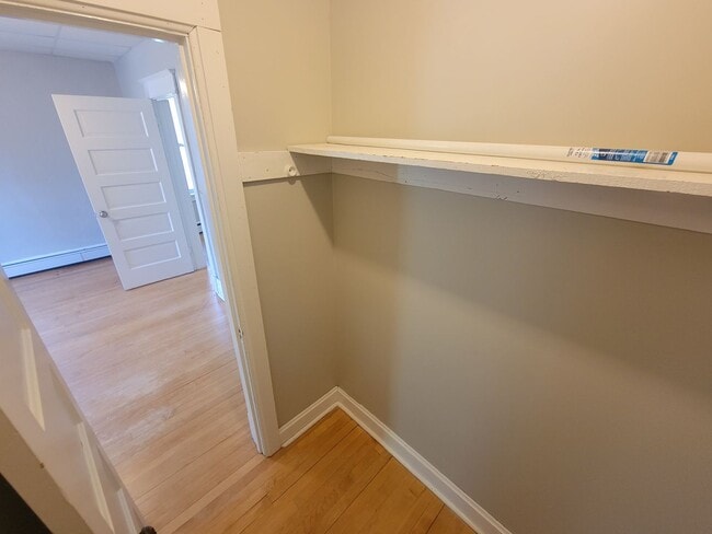 Building Photo - AVAILABLE JUNE 1st - 5 Bed 1.5 Bath Located In East Hillside