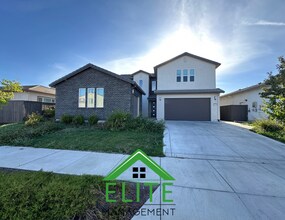 Building Photo - Spacious 5-Bedroom Home with Private In-La...