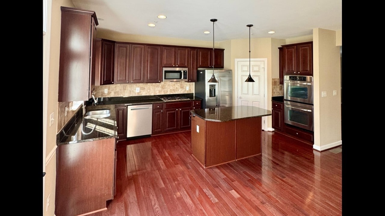 Chef's Kitchen (main level) - 9403 Aston Villa