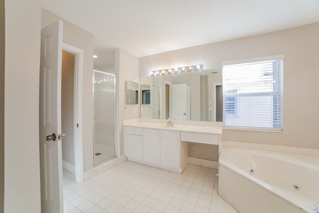 Building Photo - 228 La Costa Way