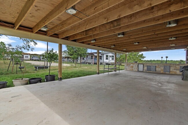 Building Photo - 480 Grandpa Rd