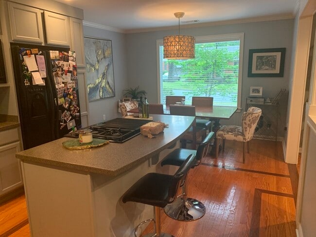 Building Photo - Very Nice 3 Bedroom 2 Bath Home in The Hei...