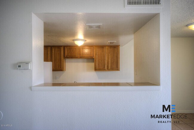 Building Photo - 2Bed/1Bath House at 48th/Broadway! JOIN TH...