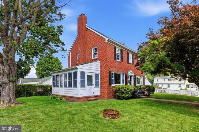 Building Photo - 843 Taylor St