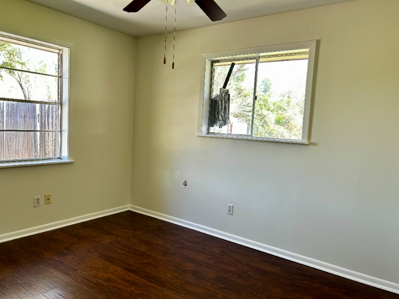 Building Photo - 120 Nolen St