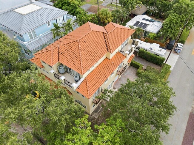 Building Photo - 913 SW 8th St
