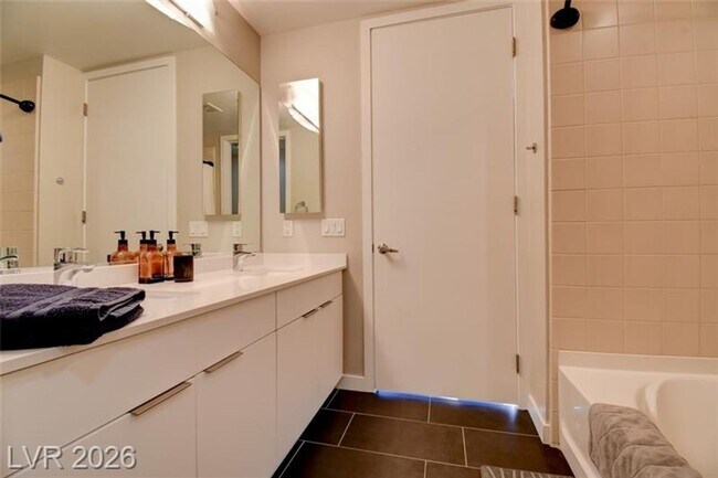 Building Photo - Gorgeous Views! Fully Furnished Modern loft-style