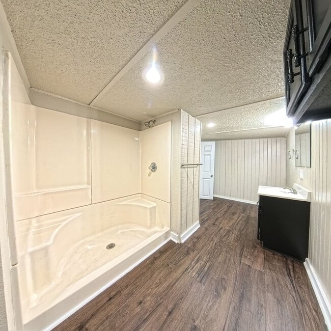 Building Photo - Newly remodeled 3 bedroom 2 bathroom home-Located in Jefferson