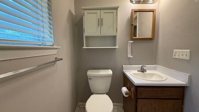 Building Photo - Charming 3-Bedroom Home in the Heart of Ri...