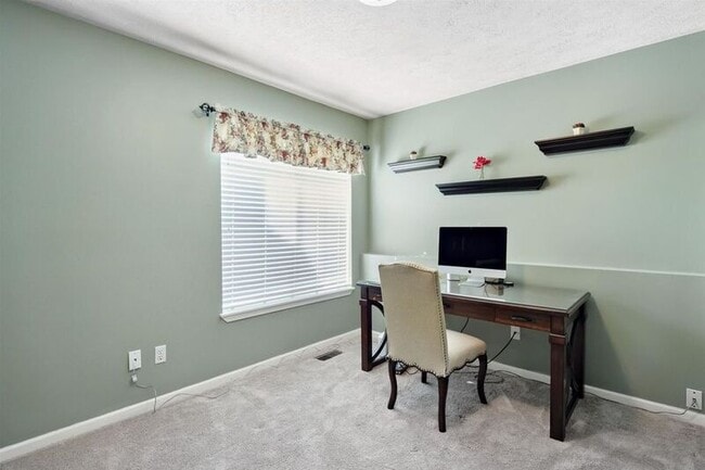 Building Photo - 806 N Knudson St