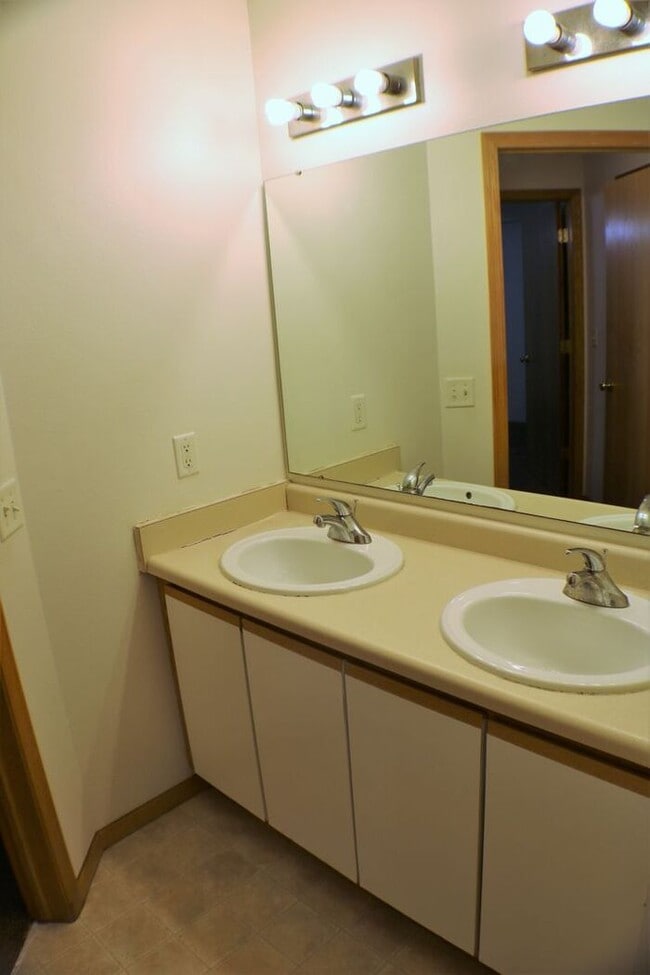 Building Photo - $1,395 | 2 Bedroom, 2 Bathroom Condo | Pets Negotiable* | Available for July 1st, 2026 Move In!