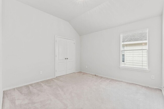 Building Photo - 29902 Legends Ridge Dr