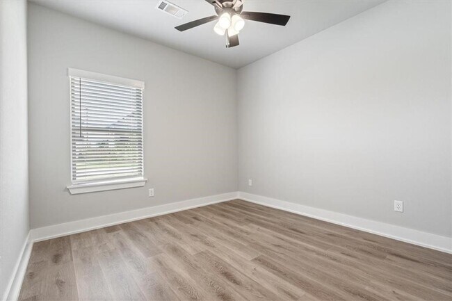 Building Photo - 7002 SW Basswood Ave