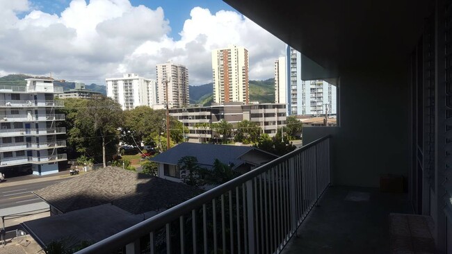 Building Photo - Upgraded 2 Bedroom / 1 Bath at the Iolani ...