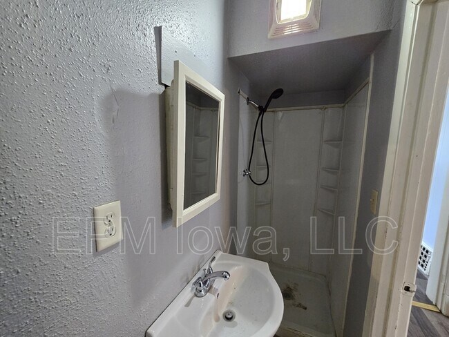 Building Photo - 119 Irving St