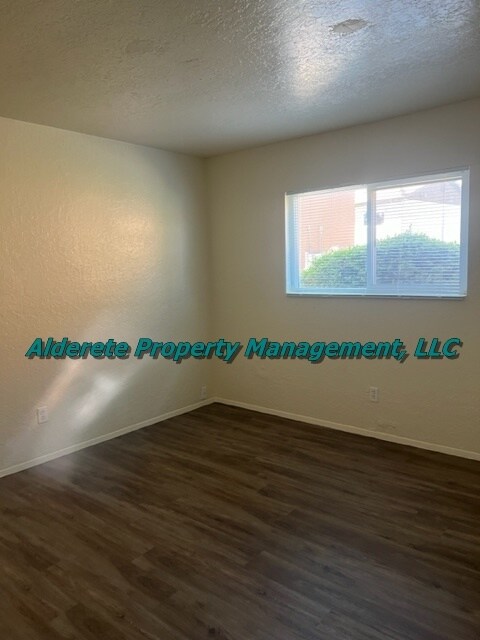 Building Photo - 401 Dorado Pl SE