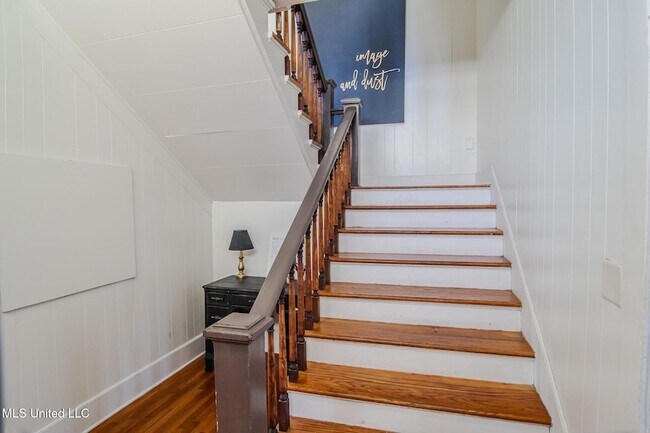 Building Photo - 803 N Congress St