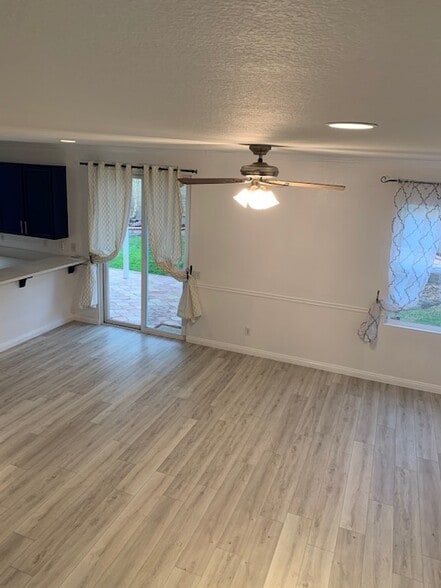 Family / living - 11860 Brandywine Pl