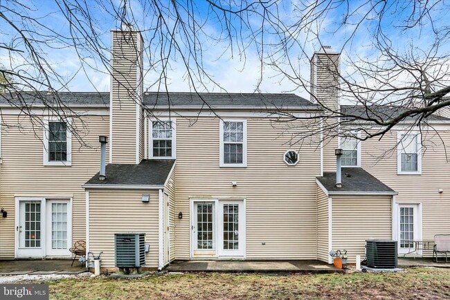 Building Photo - 903 Cambridge Ct