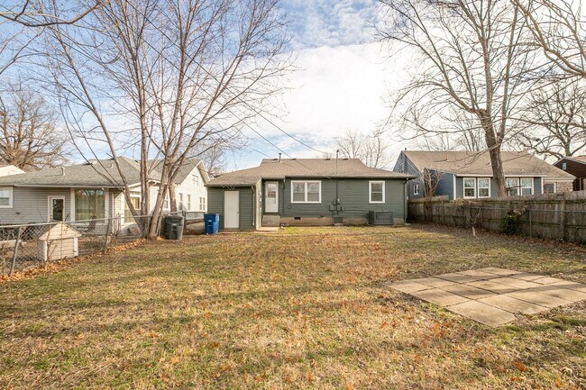 Building Photo - 3 Bedroom 1 Bath in Tulsa