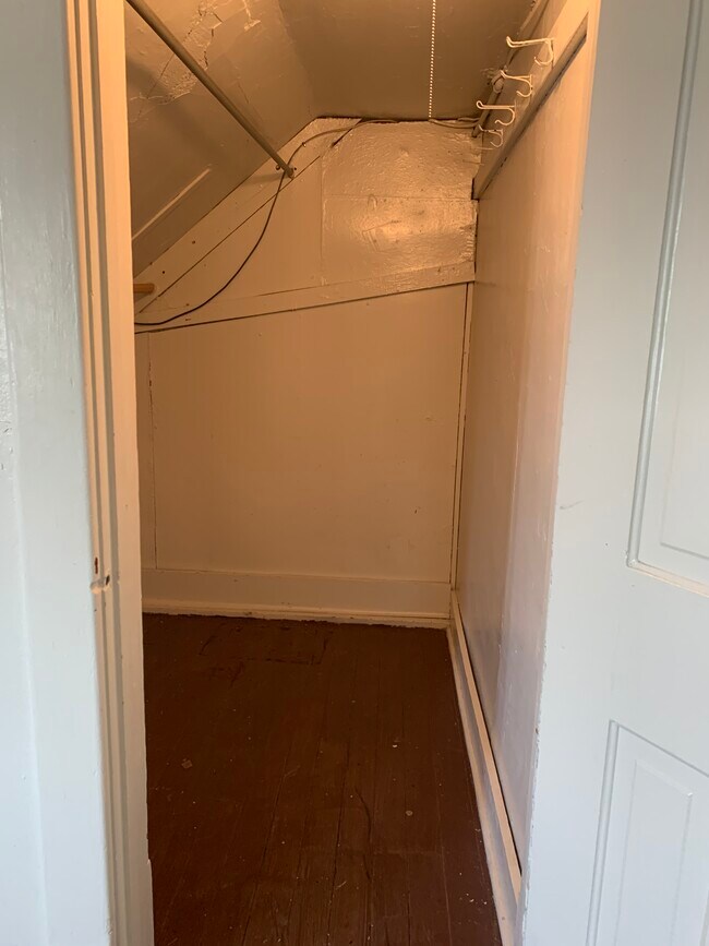 Building Photo - 1302 4th St