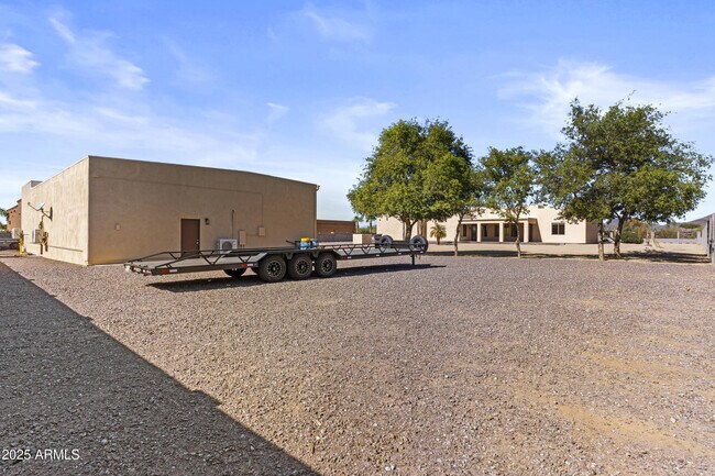 Building Photo - 2617 W Desert Hills Dr