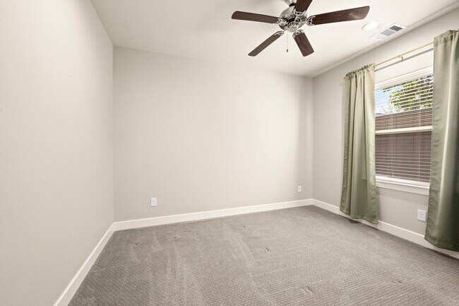 Building Photo - 138 Knightsbridge Park Ln