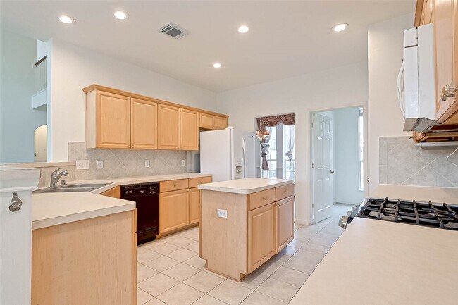 Building Photo - 8846 Gas Light Village Dr