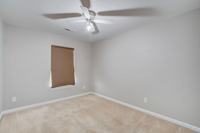 Building Photo - 202 Seneca River Dr