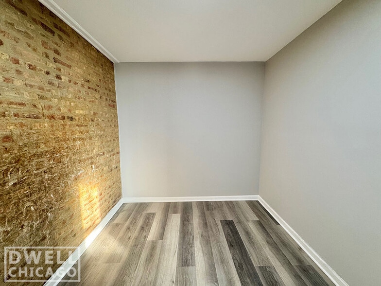 Building Photo - 2644 W Cermak Rd