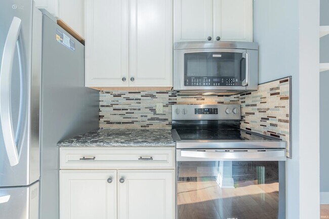 Building Photo - 657 E Heather Dr