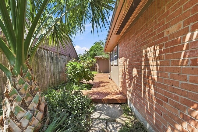 Building Photo - 15706 Cavendish Dr